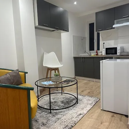 By Les Reflets Jaunes ジヴェ